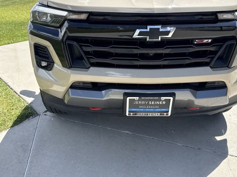 Used 2024 Chevrolet Colorado Z71 w/ Z71 Convenience Package 2 AWD/4WD image 8
