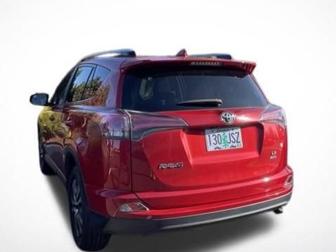 Used 2017 Toyota RAV4 LE AWD/4WD image 2