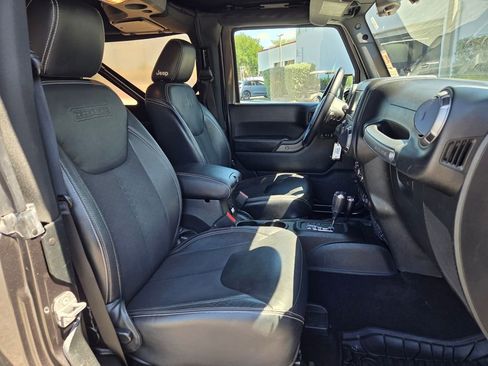 Used 2018 Jeep Wrangler Sport AWD/4WD image 18