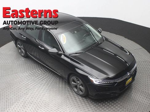 Used 2018 Honda Accord Touring image 3
