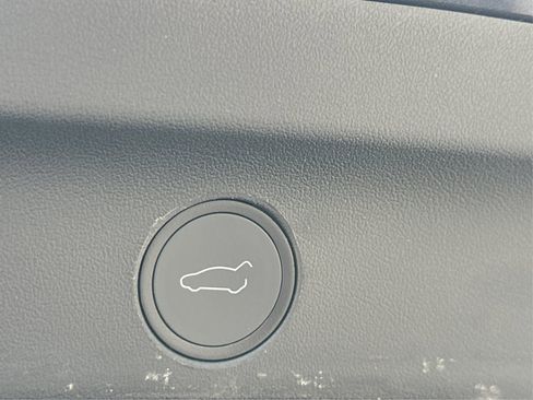 Used 2020 Tesla Model Y Long Range image 23