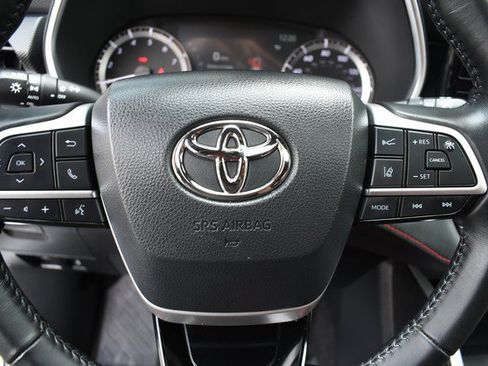 Used 2023 Toyota Highlander XSE AWD/4WD image 32
