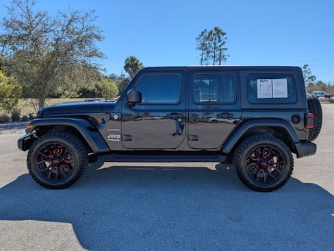 Used 2018 Jeep Wrangler Unlimited Sahara w/ Safety Group image 8