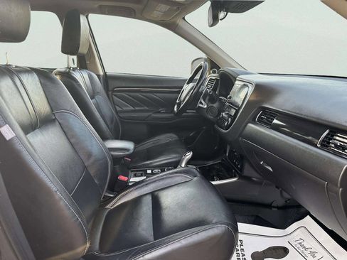 Used 2018 Mitsubishi Outlander GT image 22