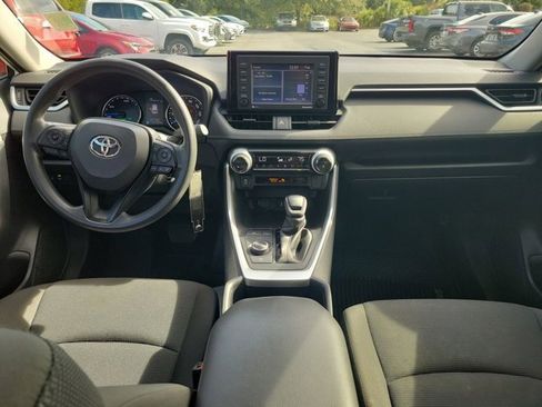 Used 2022 Toyota RAV4 LE image 2