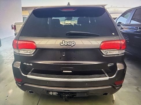 Used 2018 Jeep Grand Cherokee Overland w/ Jeep Active Safety Group image 17
