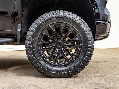 Used 2024 Chevrolet Silverado 1500 LT Trail Boss w/ Convenience Package II image 12