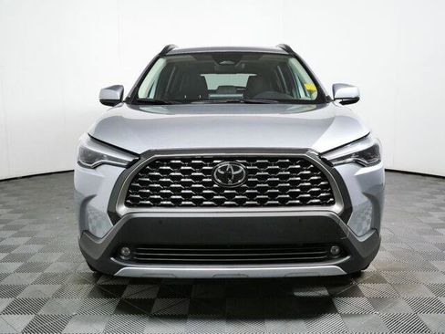 Used 2023 Toyota Corolla Cross XLE w/ Convenience Package AWD/4WD image 9