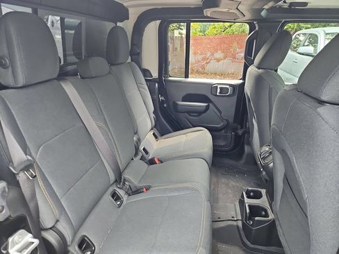 Certified 2024 Jeep Gladiator Sport AWD/4WD image 15