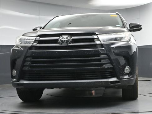 Used 2018 Toyota Highlander SE FWD image 24