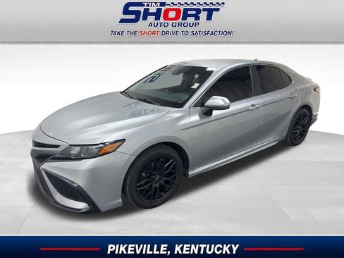 Used 2021 Toyota Camry SE FWD image 1