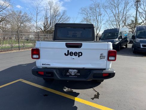 Used 2022 Jeep Gladiator Willys image 6
