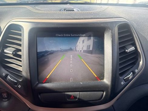 Used 2016 Jeep Cherokee Limited w/ Trailer Tow Group AWD/4WD image 15