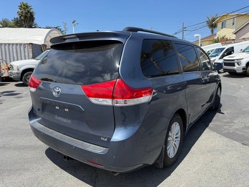 Used 2013 Toyota Sienna XLE w/ Premium Pkg FWD image 3