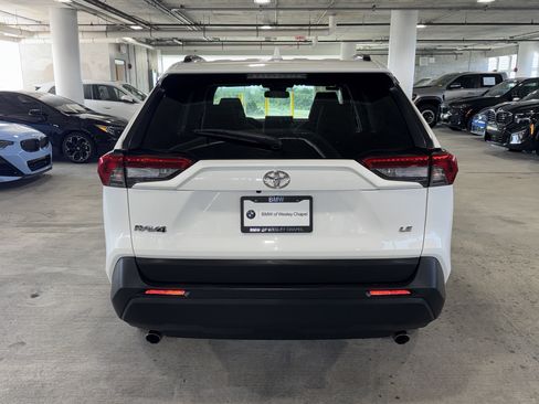 Used 2019 Toyota RAV4 LE FWD image 8