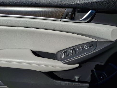 Used 2019 Honda Accord EX image 13