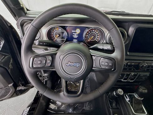 Used 2023 Jeep Gladiator Willys image 21