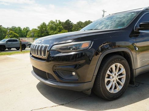 Used 2019 Jeep Cherokee Latitude w/ Popular Appearance Group FWD image 17