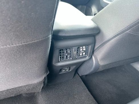 Used 2025 Toyota RAV4 XLE AWD/4WD image 18