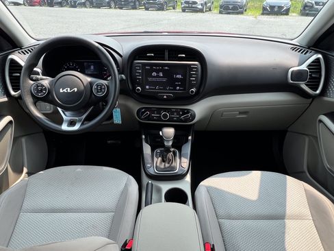 Used 2022 Kia Soul LX FWD image 23