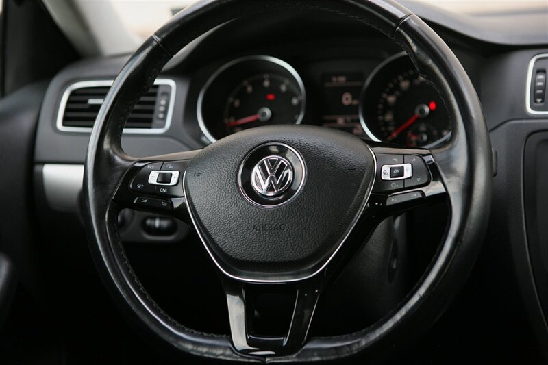 Used 2017 Volkswagen Jetta SE FWD image 17