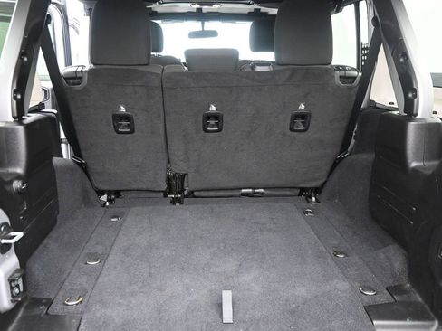 Used 2019 Jeep Wrangler Unlimited Sahara AWD/4WD image 31