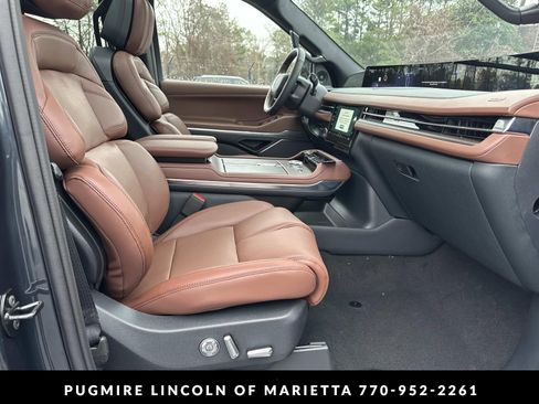 New 2026 Lincoln Navigator Reserve AWD/4WD image 13