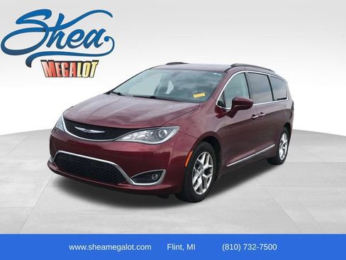 Used 2017 Chrysler Pacifica Touring-L FWD image 1