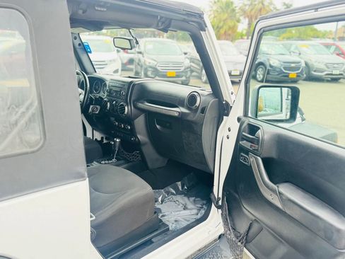 Used 2018 Jeep Wrangler Sport AWD/4WD image 11
