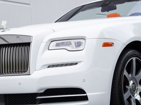 Used 2017 Rolls-Royce Dawn RWD image 28