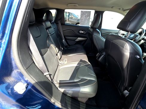 Used 2018 Jeep Cherokee Limited AWD/4WD image 16