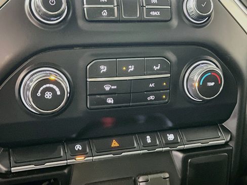 Used 2019 Chevrolet Silverado 1500 LT RWD image 24