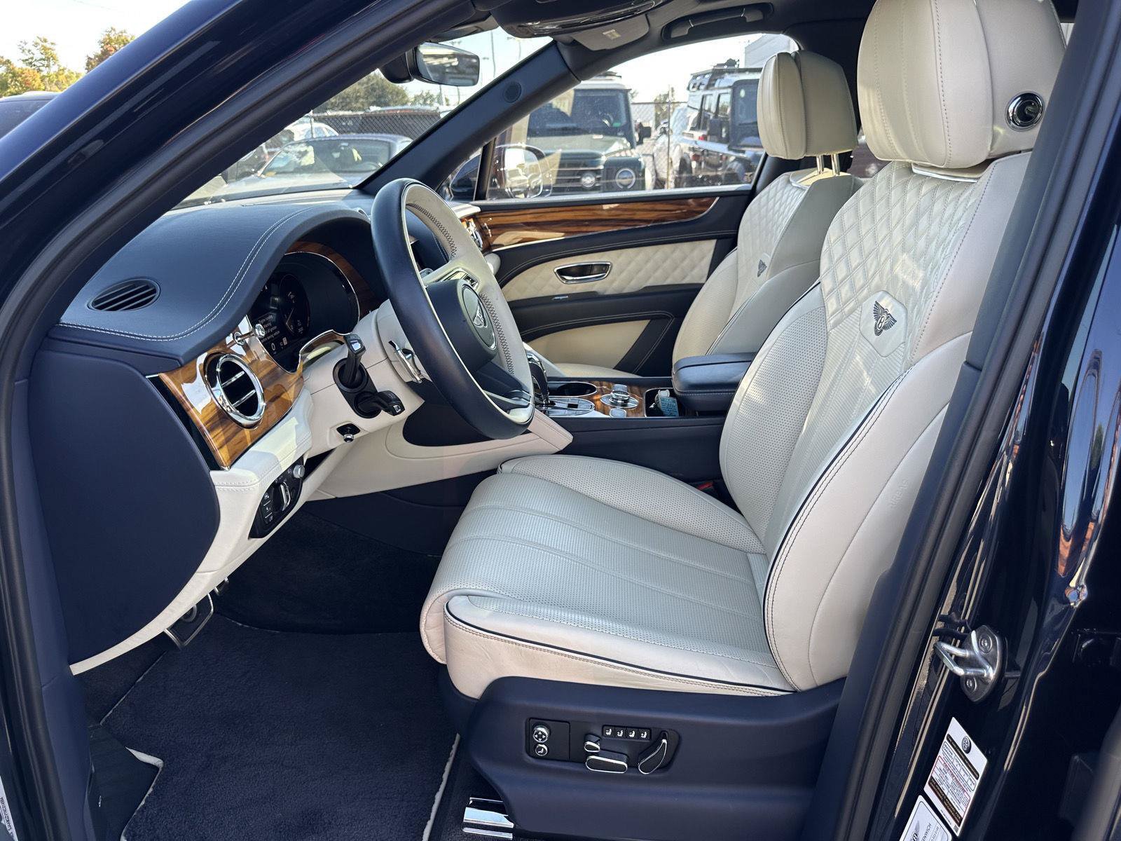 Used 2022 Bentley Bentayga AWD/4WD image 9
