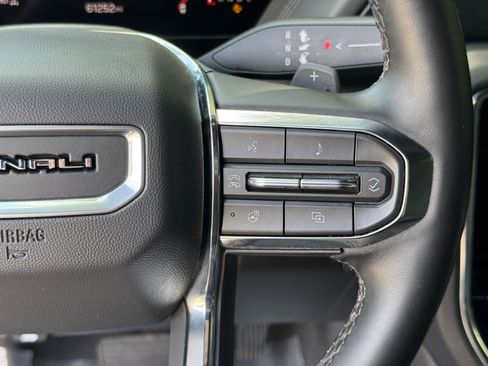Used 2025 GMC Yukon XL Denali AWD/4WD image 37