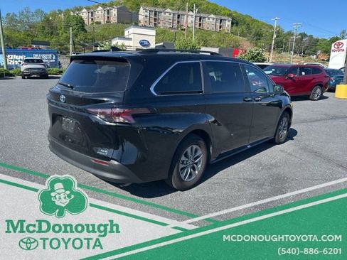 Certified 2024 Toyota Sienna XLE FWD image 4