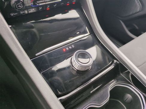 Certified 2023 Jeep Grand Cherokee Laredo w/ Luxury Tech Group I image 32