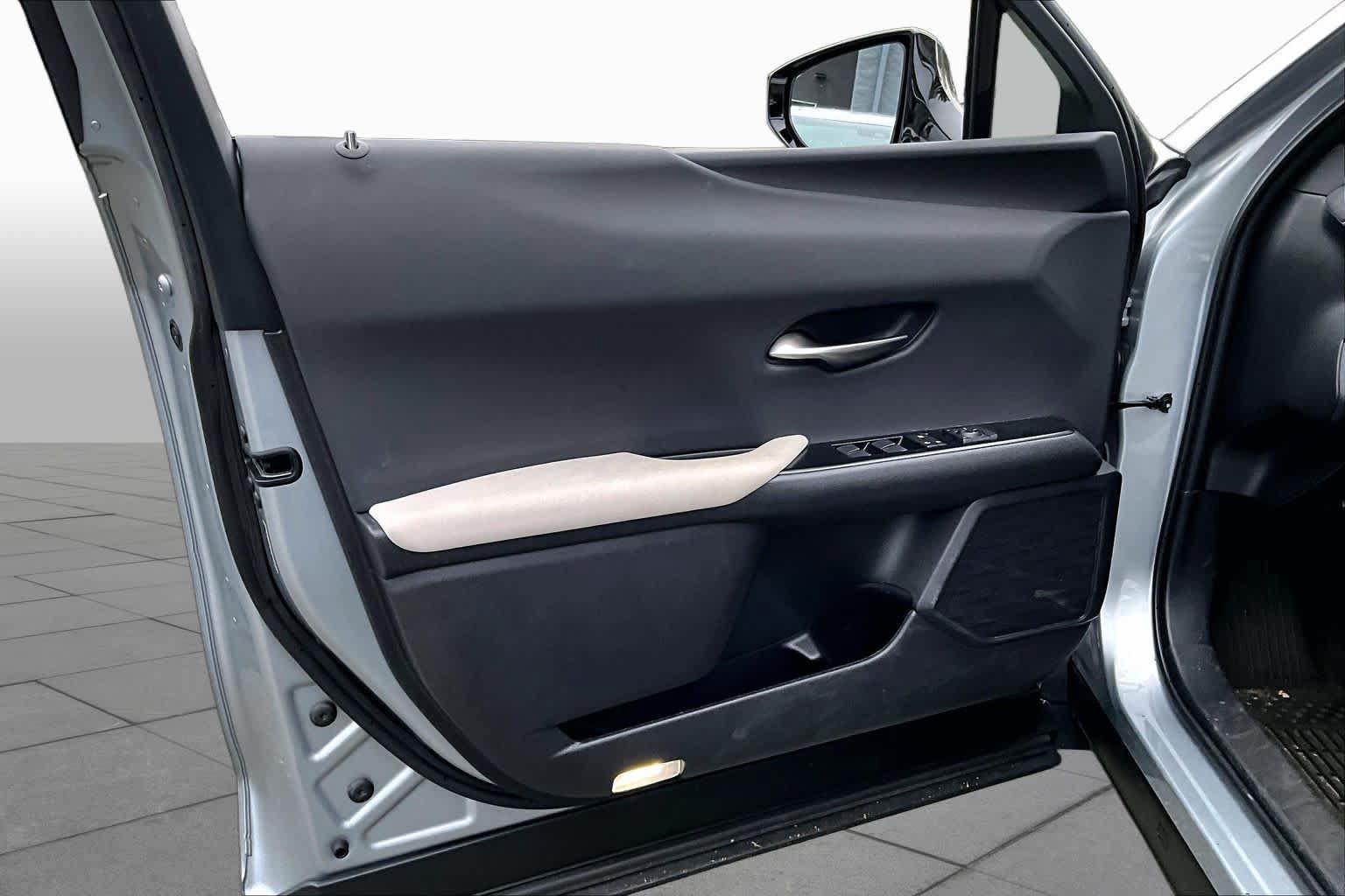 Used 2024 Lexus UX 250h AWD w/ Premium Package image 22