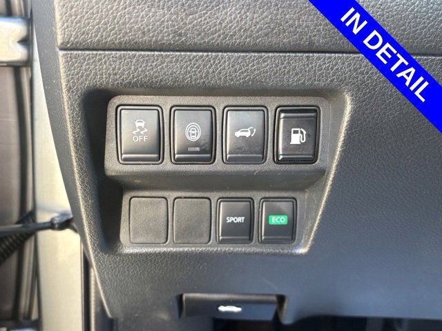 Used 2020 Nissan Rogue SV FWD image 25