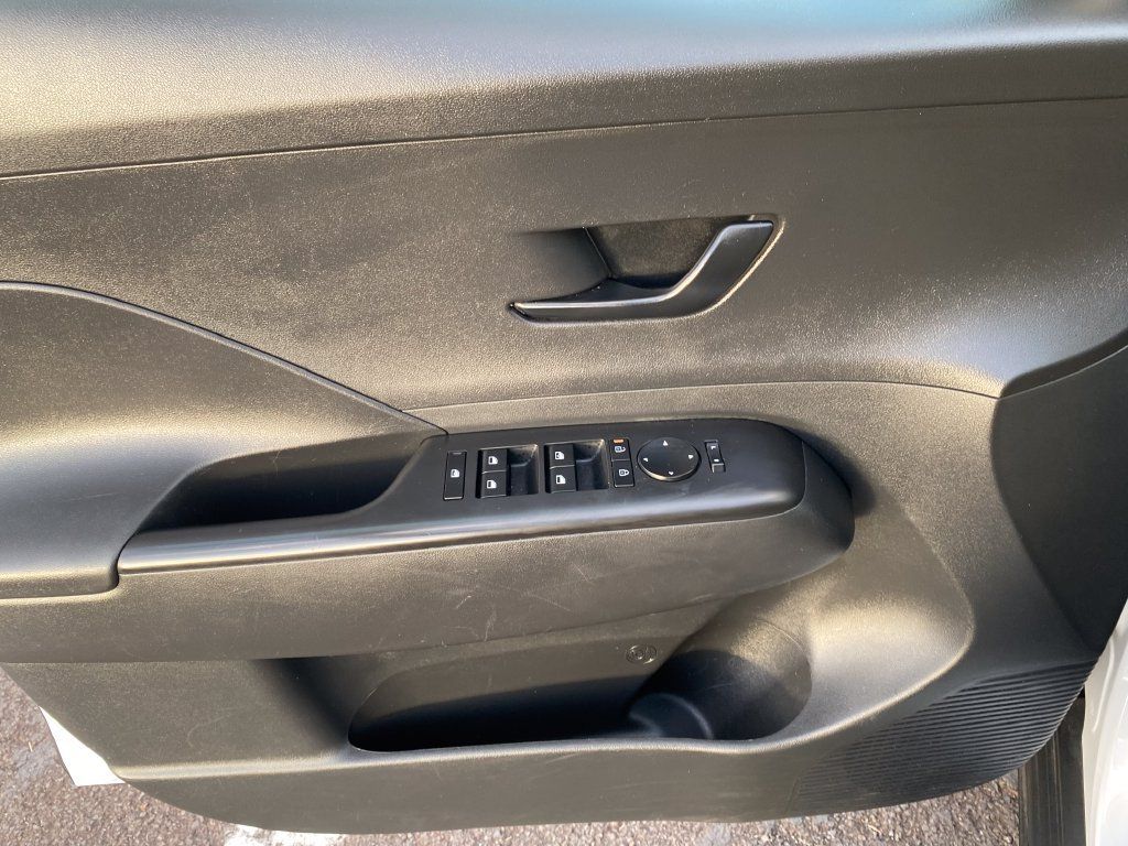 Used 2024 Hyundai Kona SEL FWD image 30
