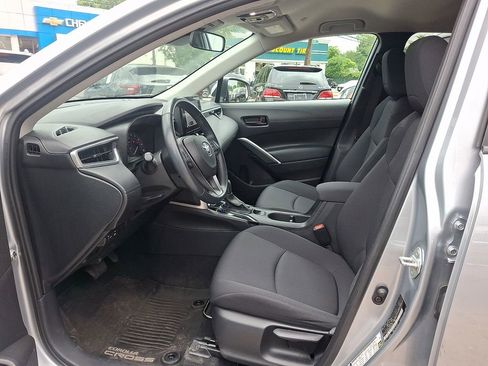 Used 2023 Toyota Corolla Cross LE AWD/4WD image 13