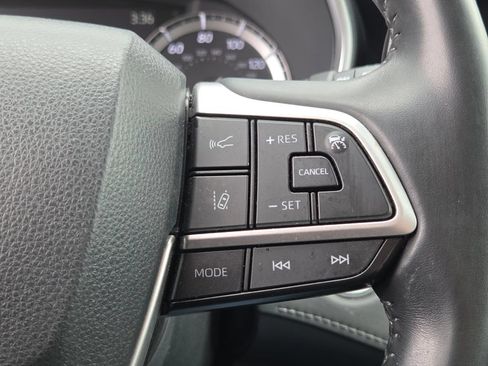 Used 2022 Toyota Highlander XLE AWD/4WD image 15