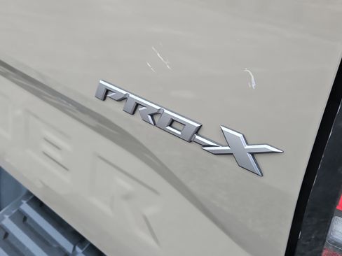 Used 2022 Nissan Frontier Pro-X image 6