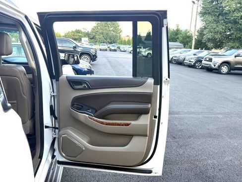 Used 2016 Chevrolet Suburban LTZ RWD image 24