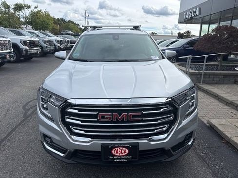 Used 2022 GMC Terrain SLT w/ Infotainment Package II image 2
