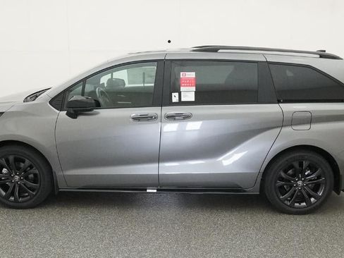 New 2026 Toyota Sienna XSE FWD image 3