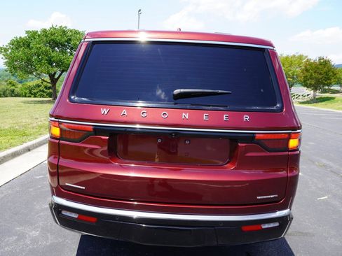 Used 2022 Jeep Wagoneer Series III w/ Premium Group I AWD/4WD image 13