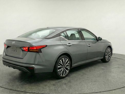 Used 2025 Nissan Altima 2.5 SV FWD image 9