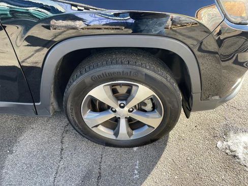 Certified 2022 Jeep Cherokee Limited image 11