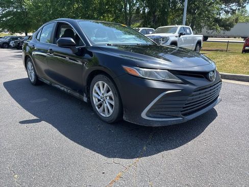 Used 2021 Toyota Camry LE image 7