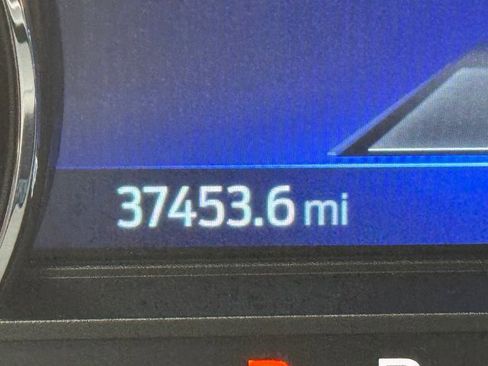 Used 2022 Ford Explorer XLT w/ Equipment Group 202A image 16